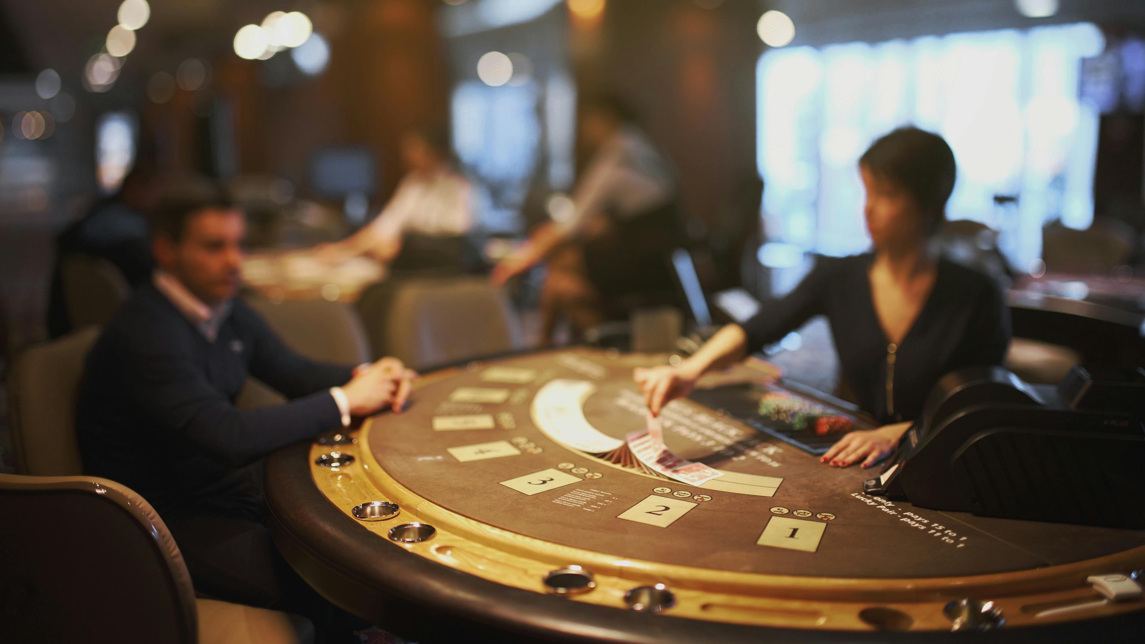 Tabel pembayaran Caribbean Stud Poker dengan bonus jackpot progresif di maksimtoto